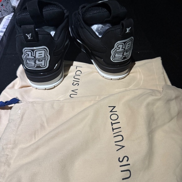 Size9 LV skate sneaker - Picture 4 of 5